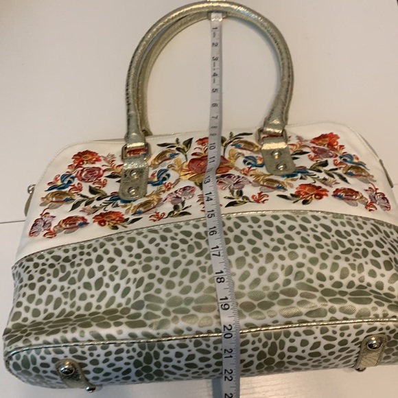 Sharif Embroidered Handbag - Picture 5 of 10
